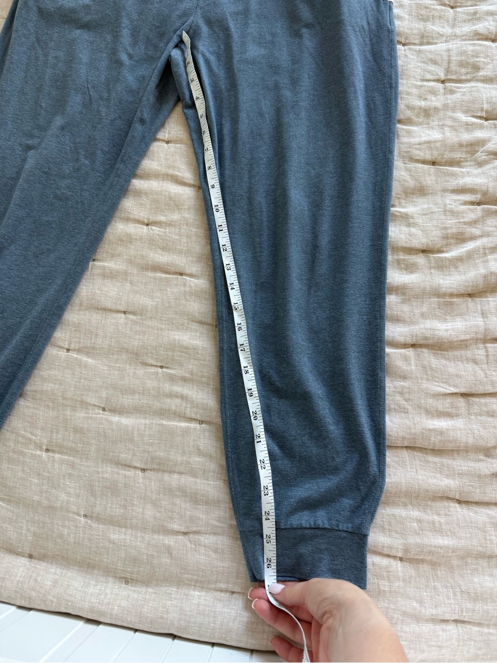 Vuori heather blue performance joggers Size Large - Picture 7 of 11
